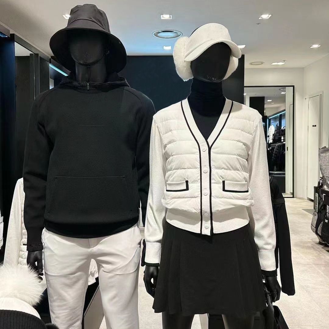 Black And White Simple Fashionable Knitted Coat